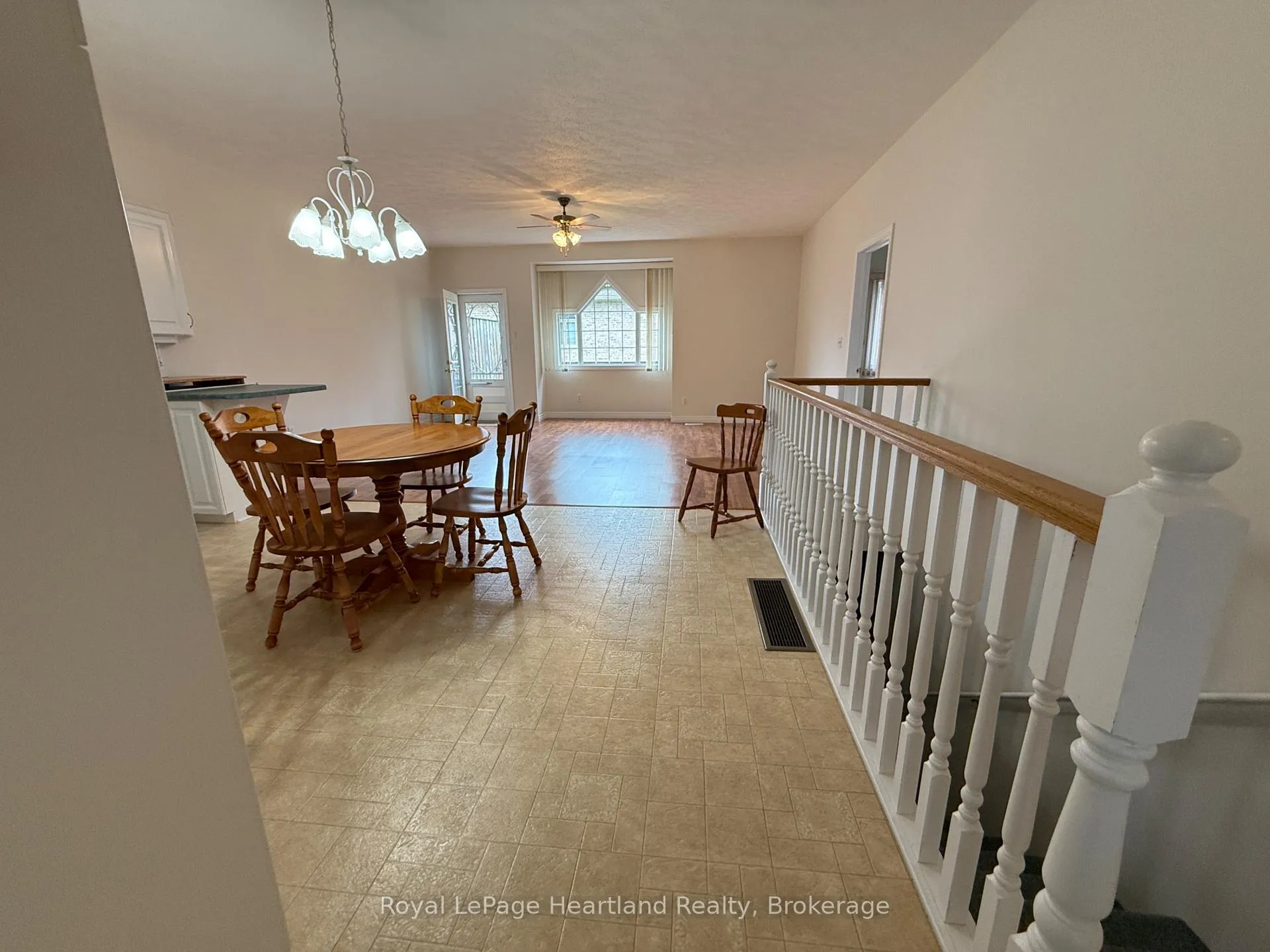 Photo 3 of 260 Martha Street, Goderich, Goderich (Town) — HOMEH