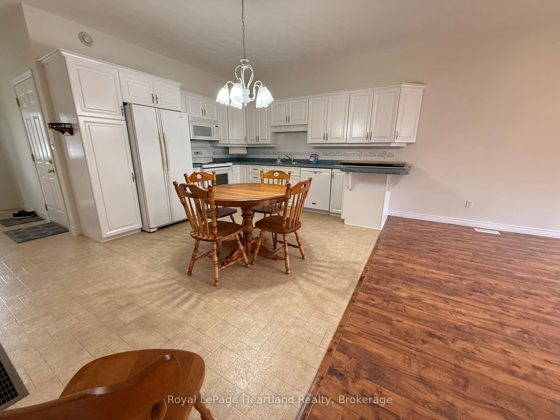 Photo 4 of 260 Martha Street, Goderich, Goderich (Town) — HOMEH