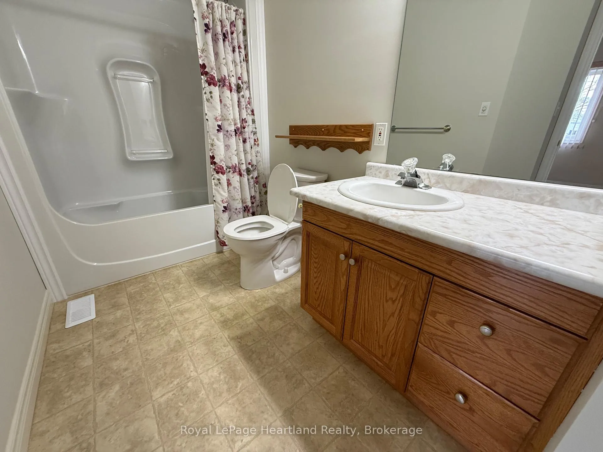 Photo 8 of 260 Martha Street, Goderich, Goderich (Town) — HOMEH