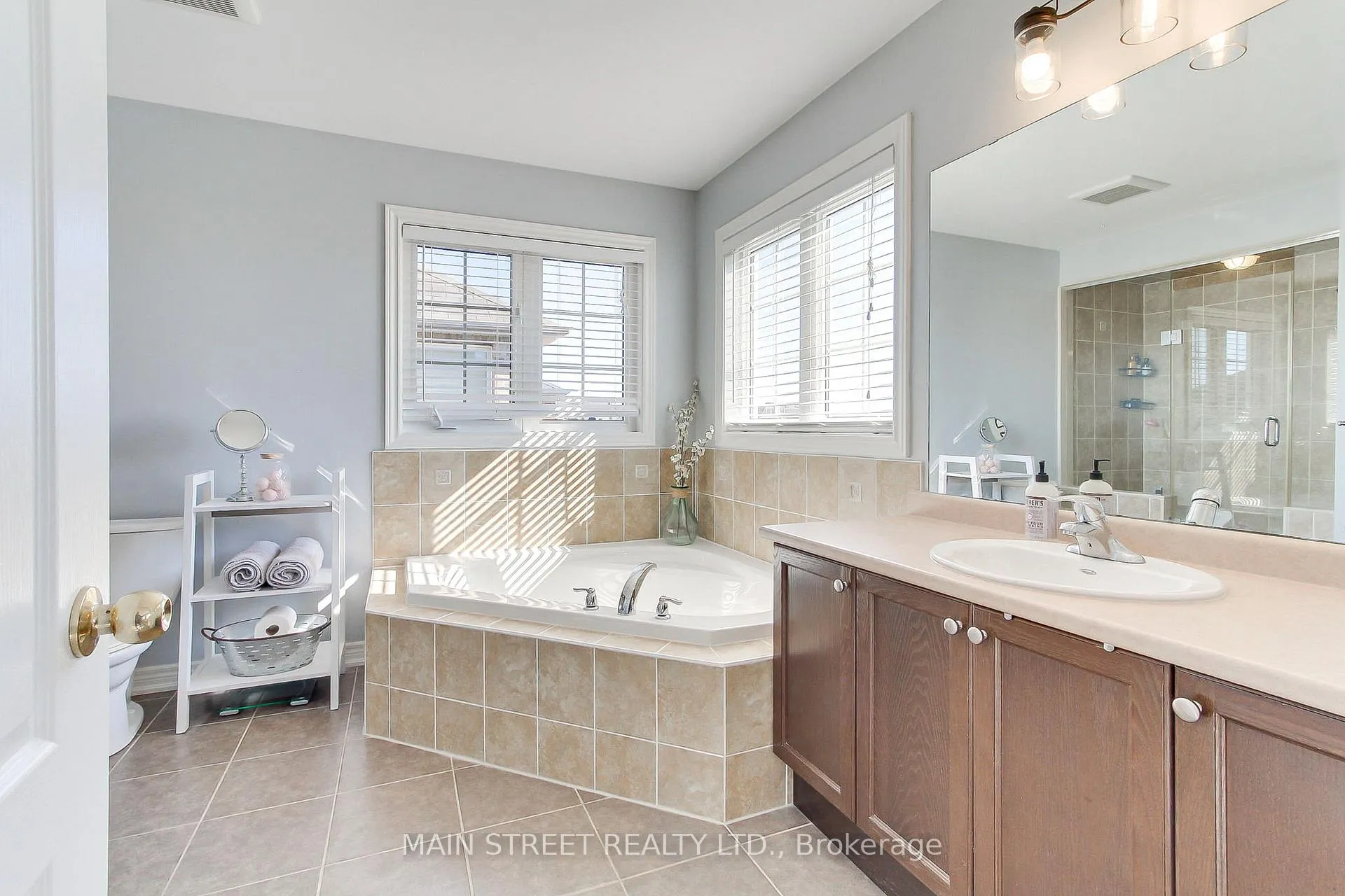Photo 30 of 123 Laurendale Avenue, Georgina, Keswick South — HOMEH