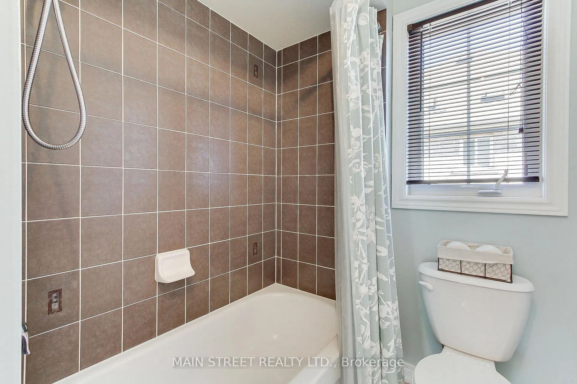 Photo 37 of 123 Laurendale Avenue, Georgina, Keswick South — HOMEH