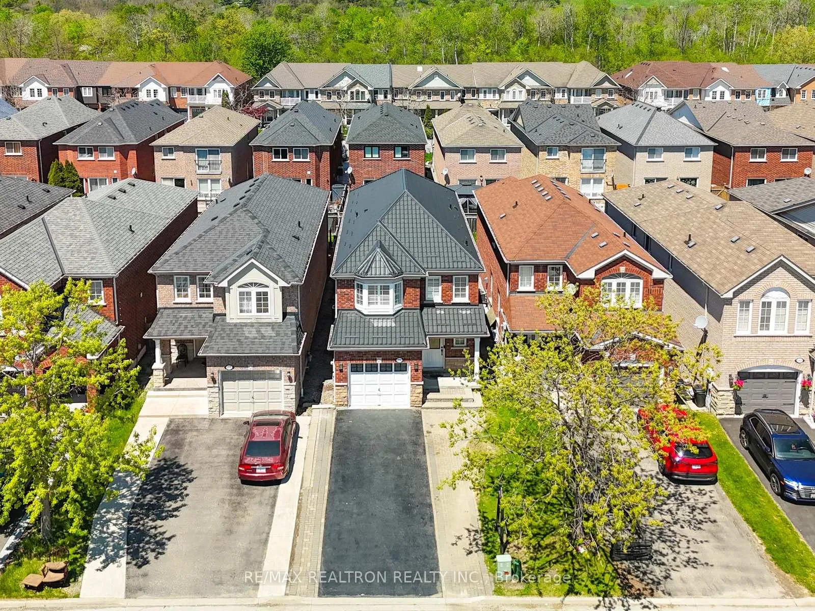 Photo 1 of 664 Sunbird Trail, Pickering, Amberlea — HOMEH