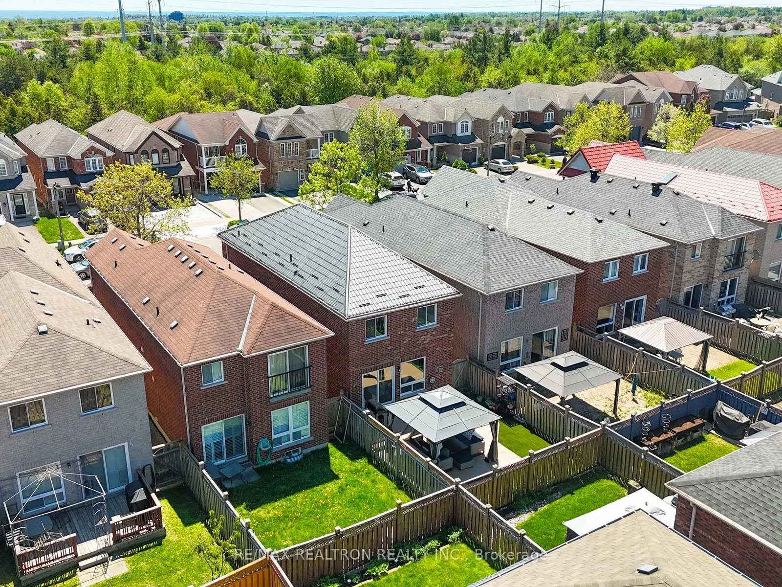 Photo 37 of 664 Sunbird Trail, Pickering, Amberlea — HOMEH
