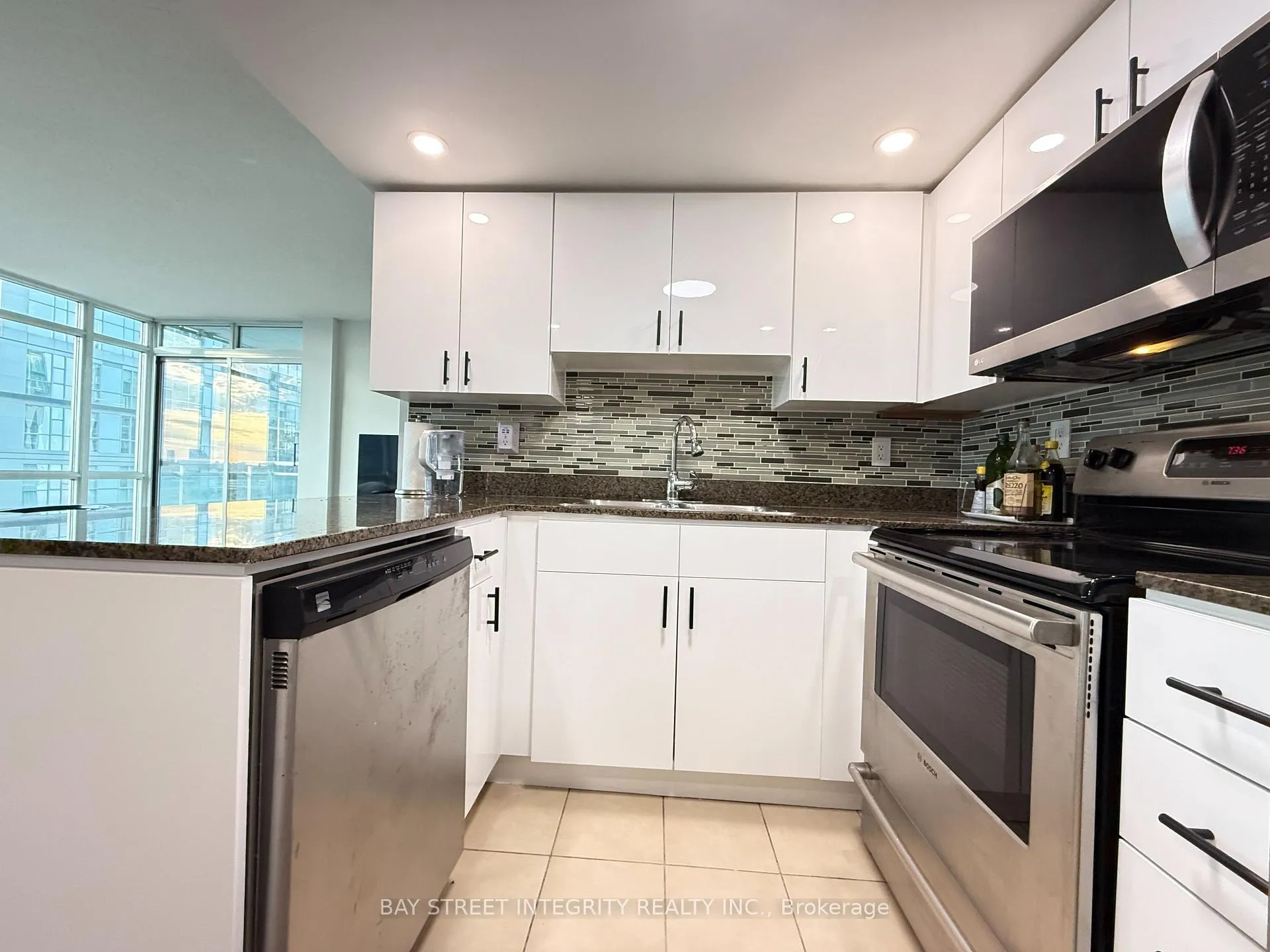 Photo 5 of Unit 3003, 381 Front Street, Toronto, Waterfront Communities — HOMEH