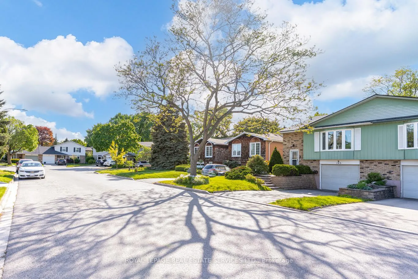 Photo 3 of 195 Cullum Court, Burlington, Bayview — HOMEH