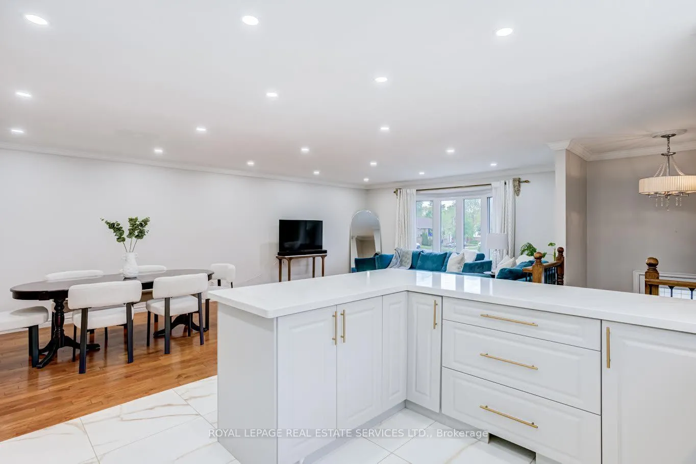 Photo 10 of 195 Cullum Court, Burlington, Bayview — HOMEH