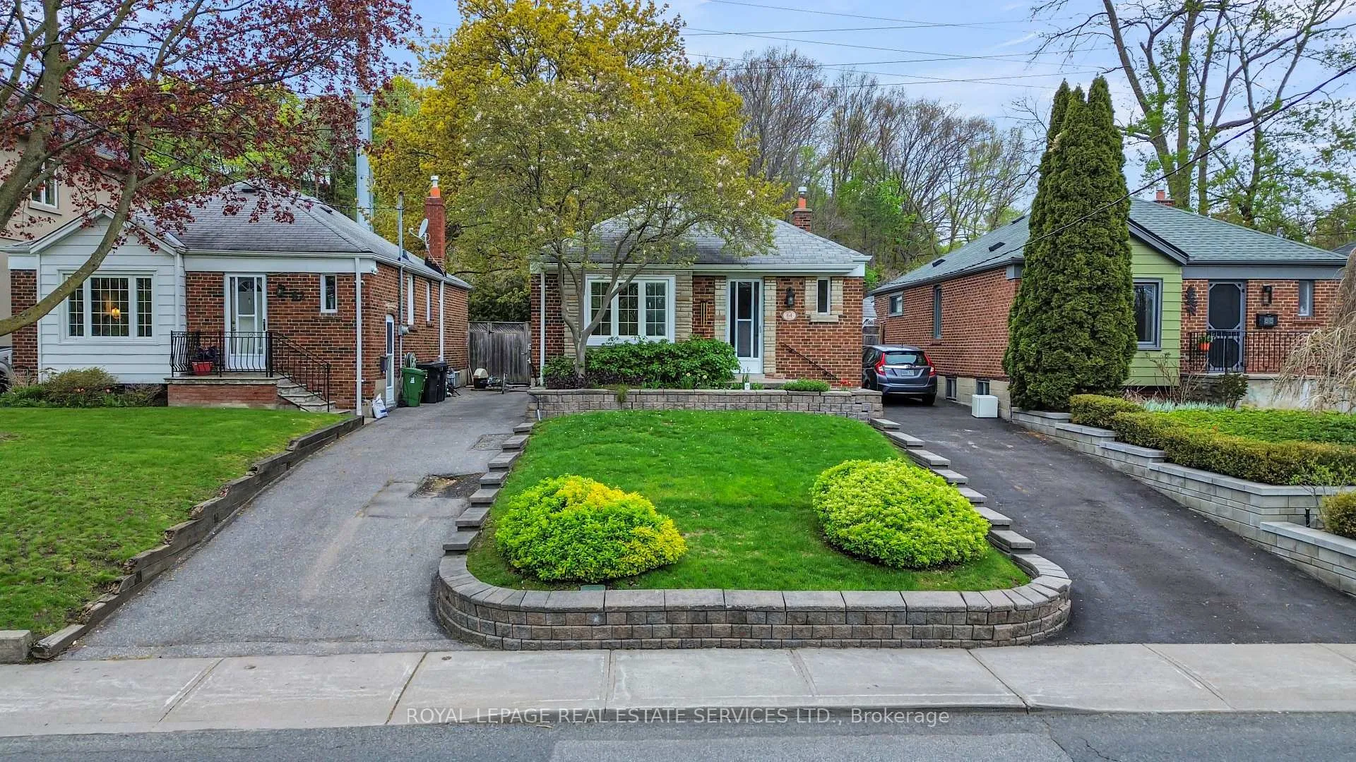 Photo 1 of 64 Nesbitt Drive, Toronto, Leaside — HOMEH