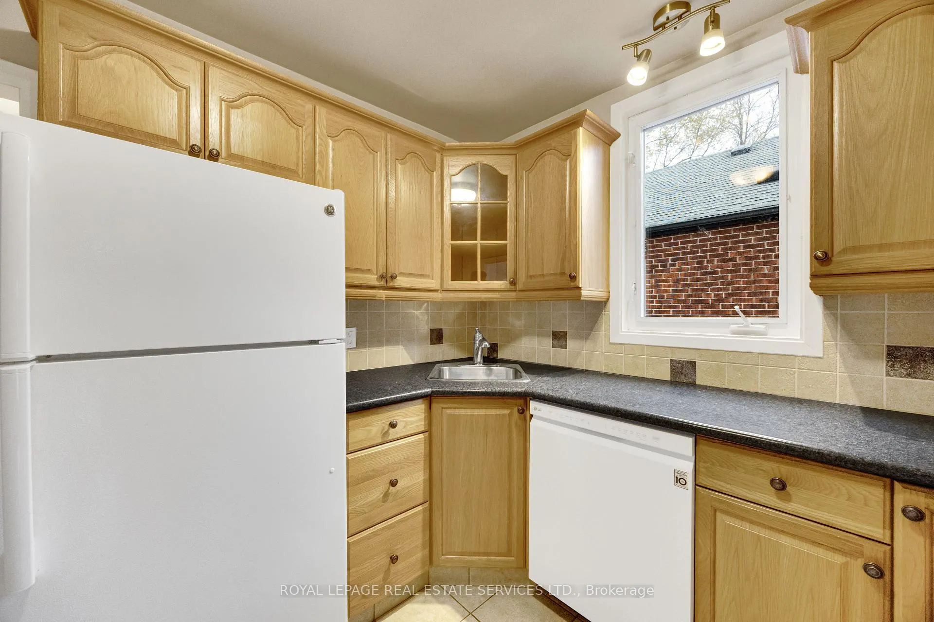 Photo 23 of 64 Nesbitt Drive, Toronto, Leaside — HOMEH