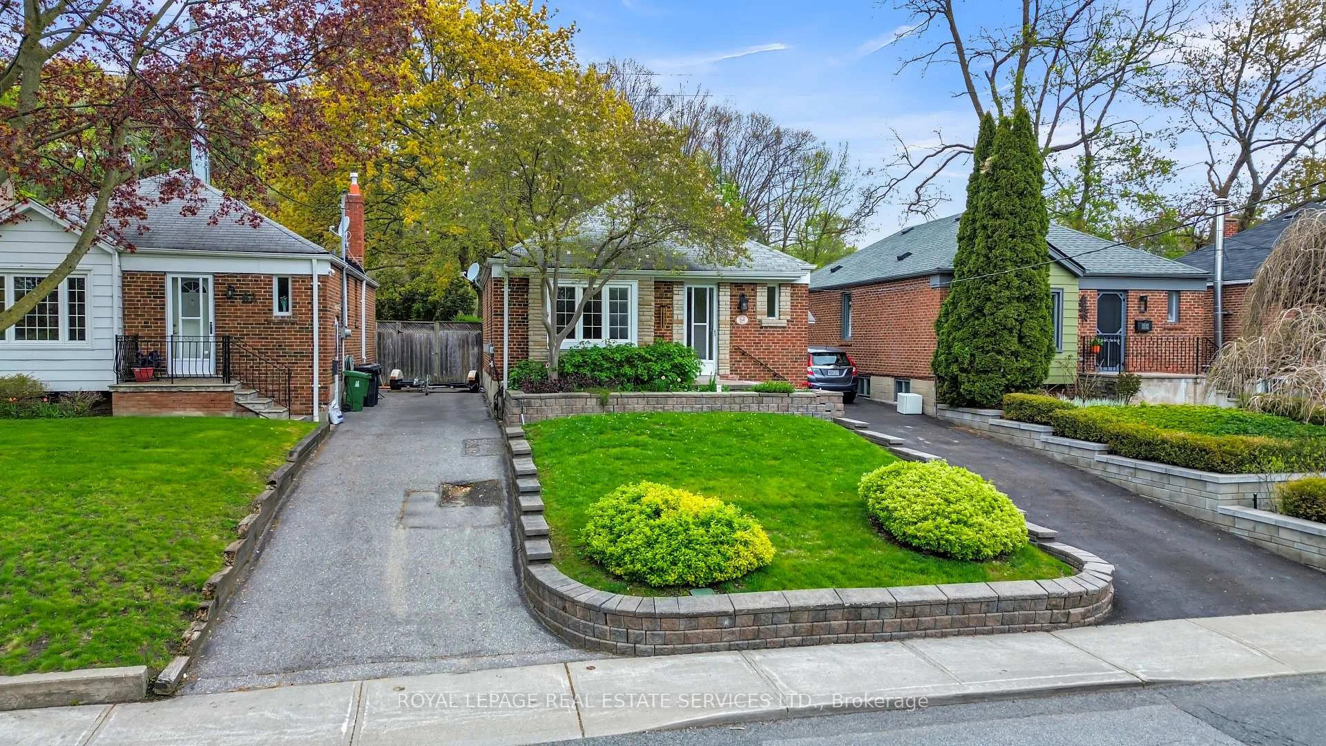 Photo 10 of 64 Nesbitt Drive, Toronto, Leaside — HOMEH