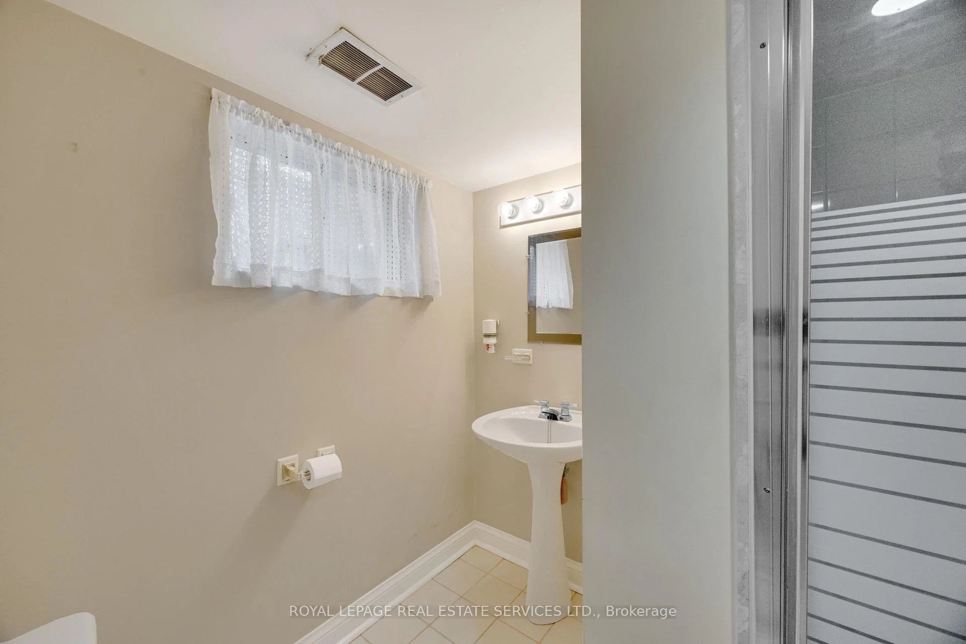 Photo 21 of 64 Nesbitt Drive, Toronto, Leaside — HOMEH