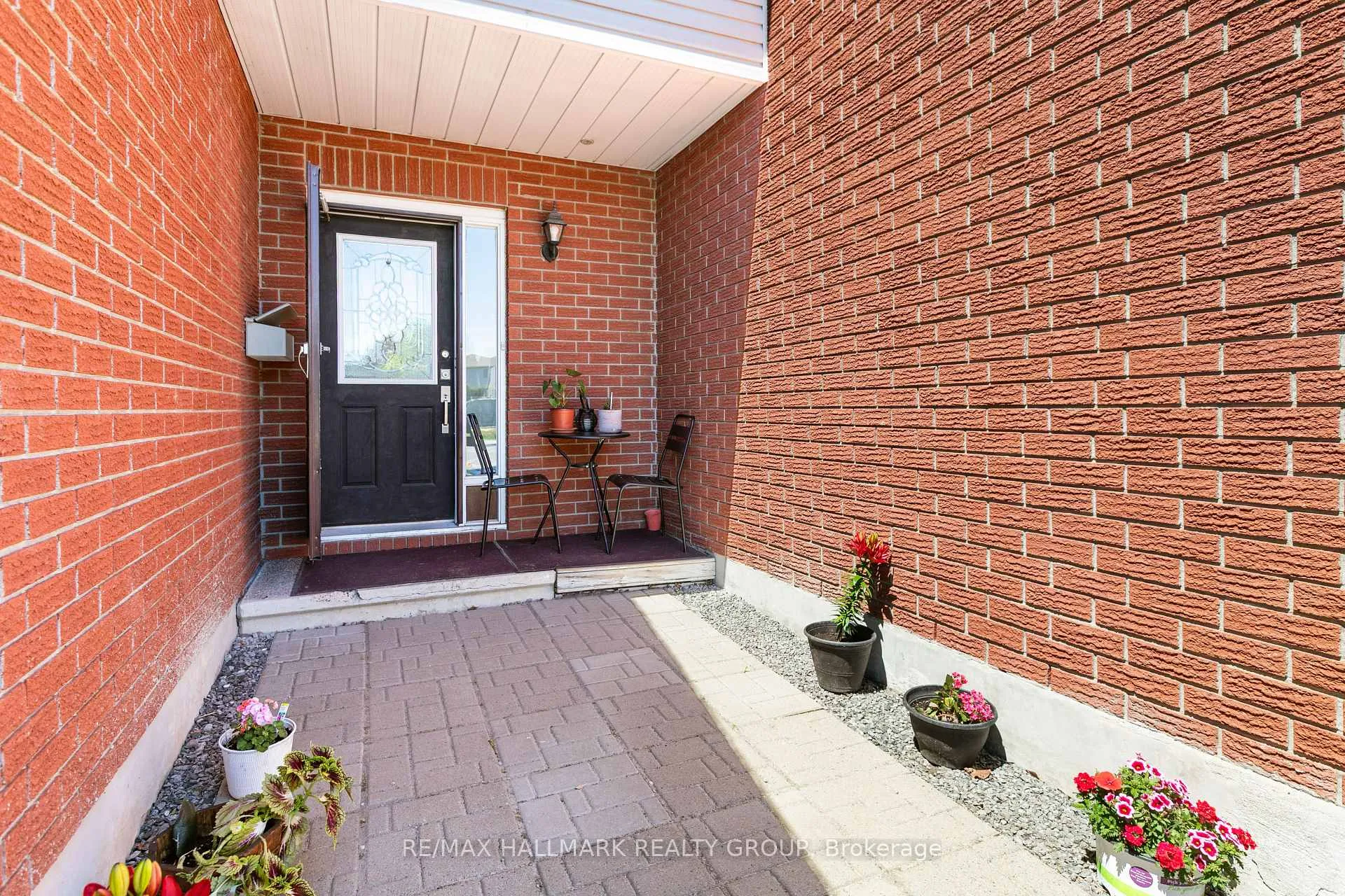 Photo 2 of 290 Stoneway Drive, Ottawa, Barrhaven East — HOMEH