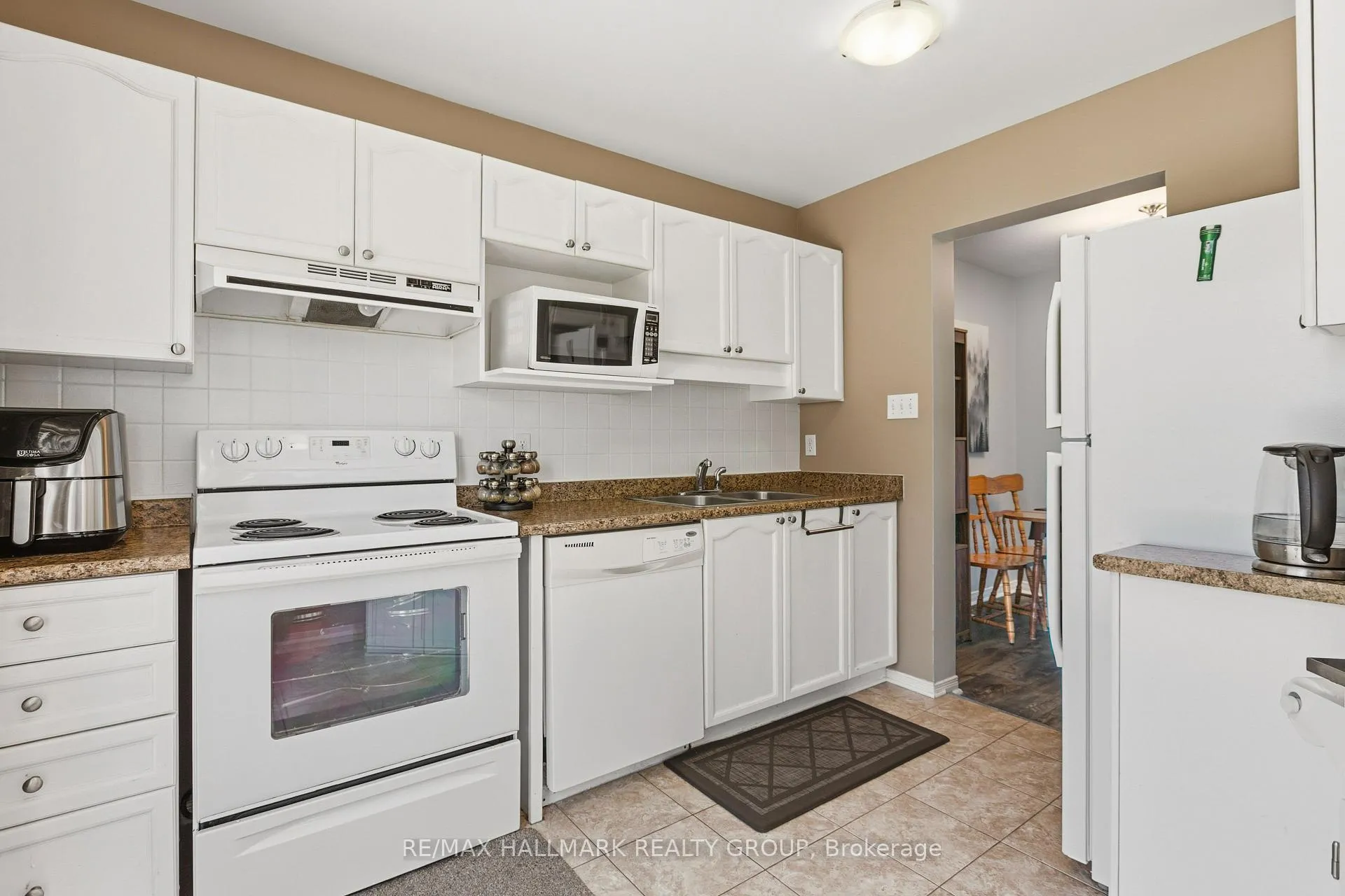 Photo 12 of 290 Stoneway Drive, Ottawa, Barrhaven East — HOMEH