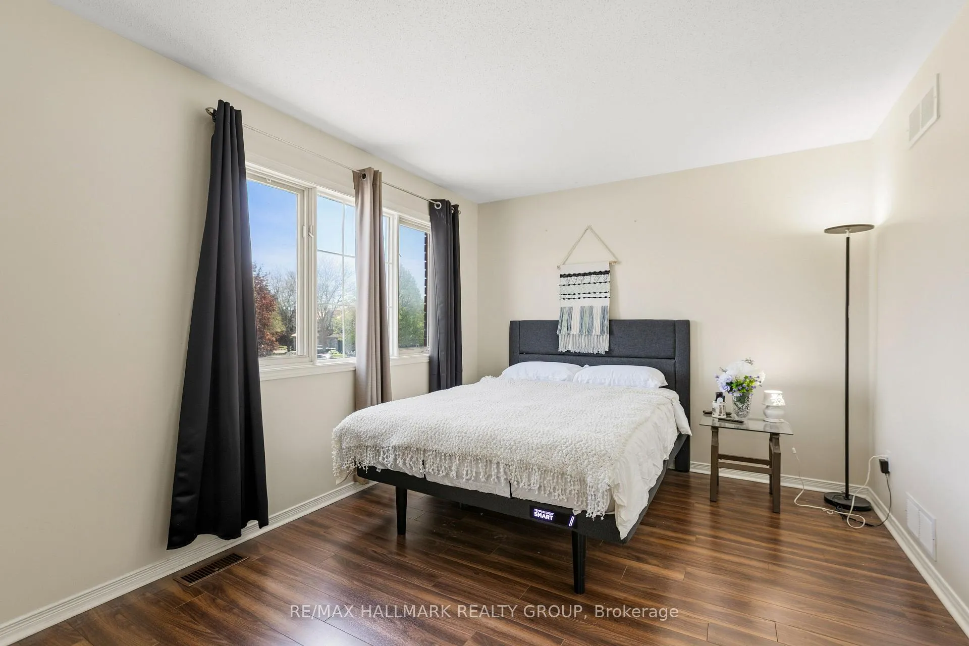 Photo 18 of 290 Stoneway Drive, Ottawa, Barrhaven East — HOMEH