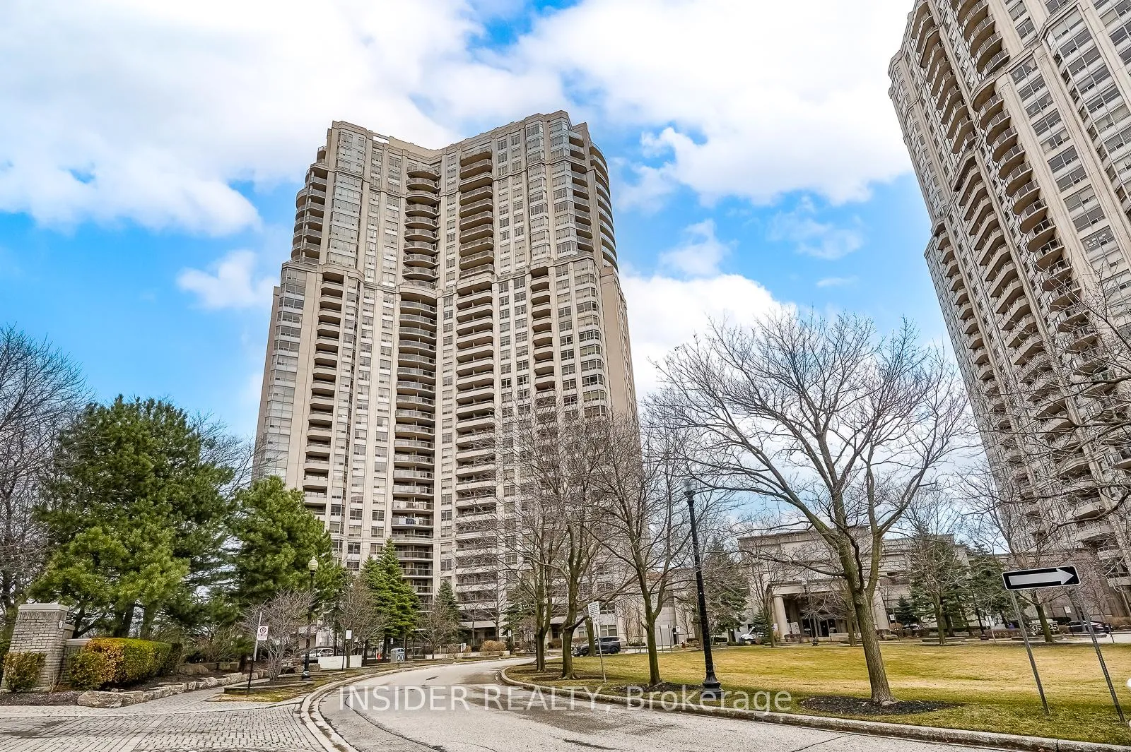 Front of Unit 2009, 35 Kingsbridge Garden Circle