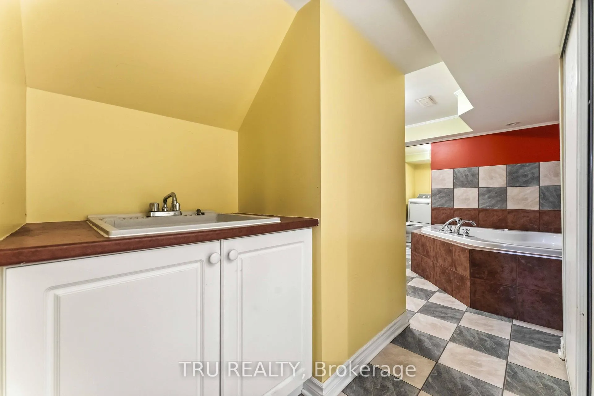Photo 40 of 359 Burnt Ember Way, Ottawa, Chatelaine Village — HOMEH