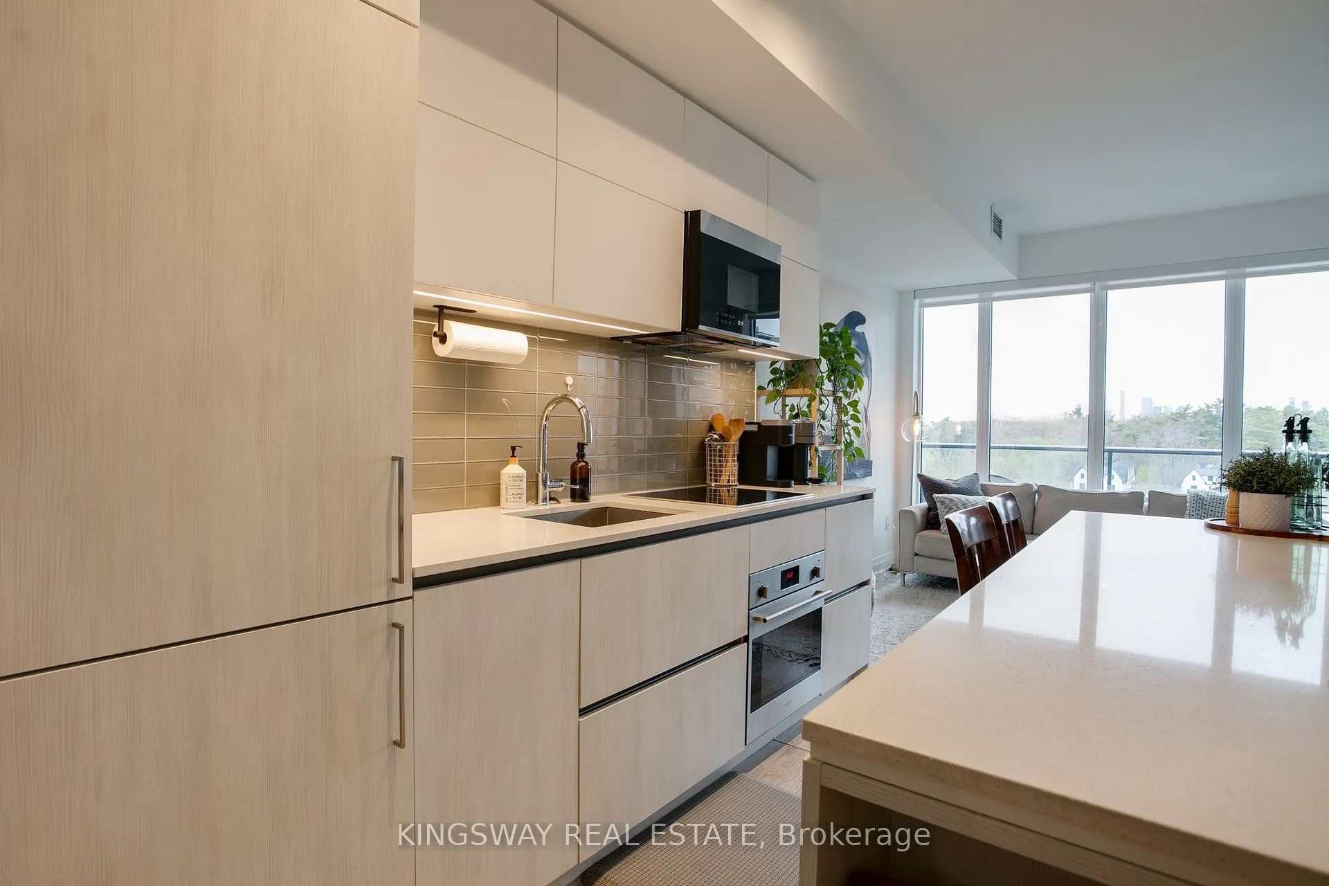 Photo 9 of 21 Park Street, Mississauga, Port Credit — HOMEH