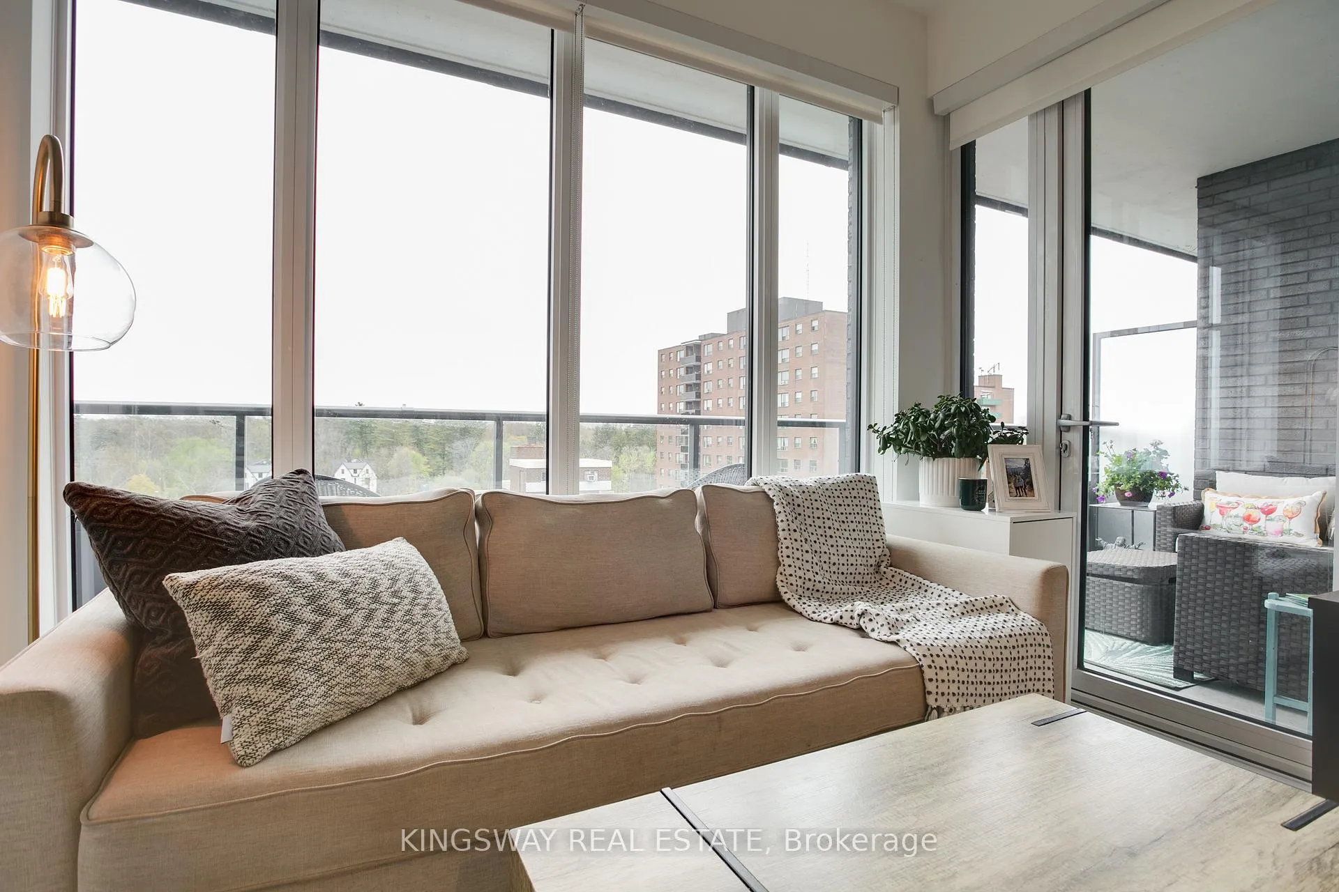 Photo 14 of 21 Park Street, Mississauga, Port Credit — HOMEH