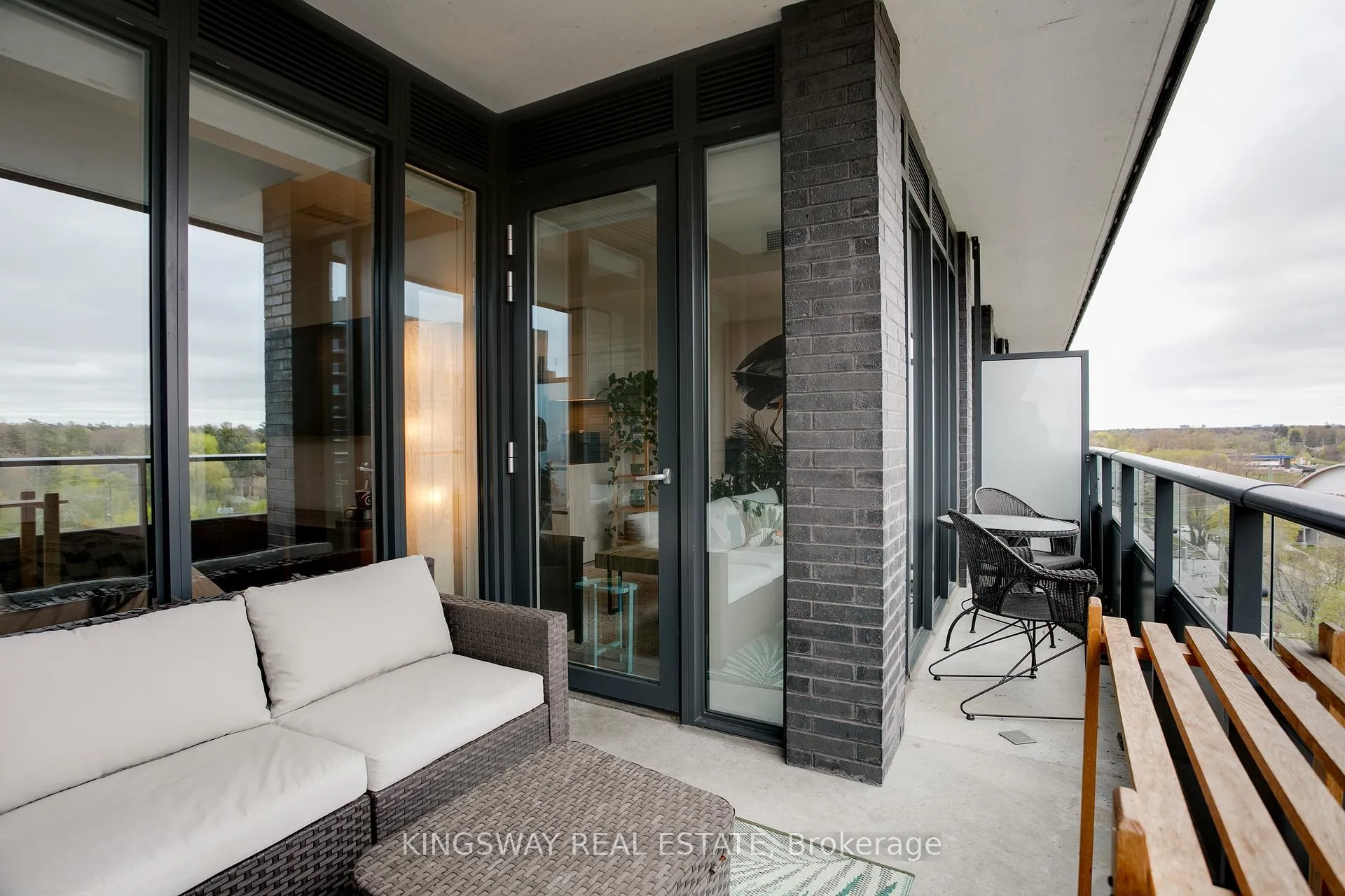 Photo 15 of 21 Park Street, Mississauga, Port Credit — HOMEH
