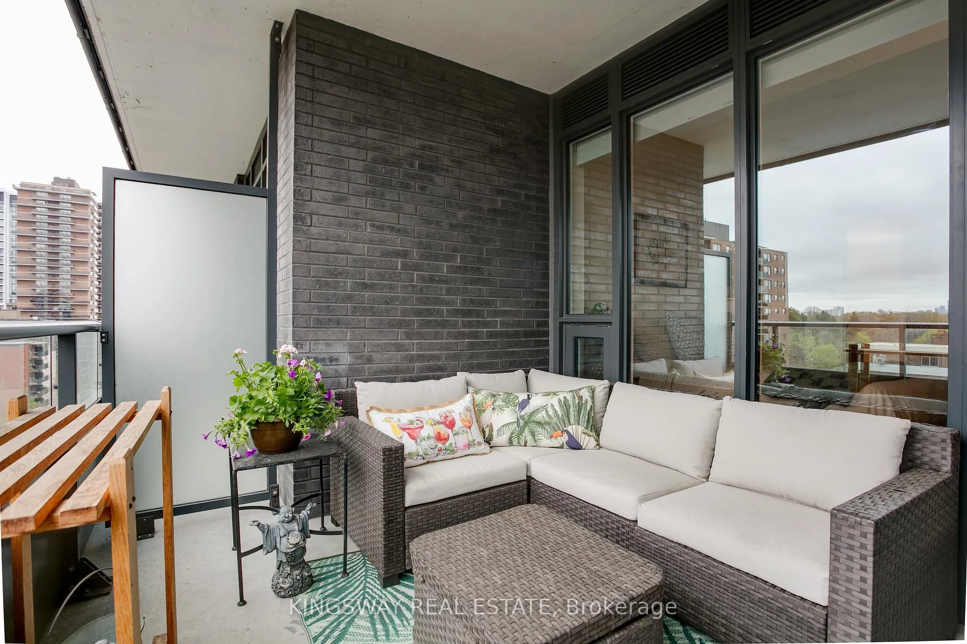 Photo 16 of 21 Park Street, Mississauga, Port Credit — HOMEH