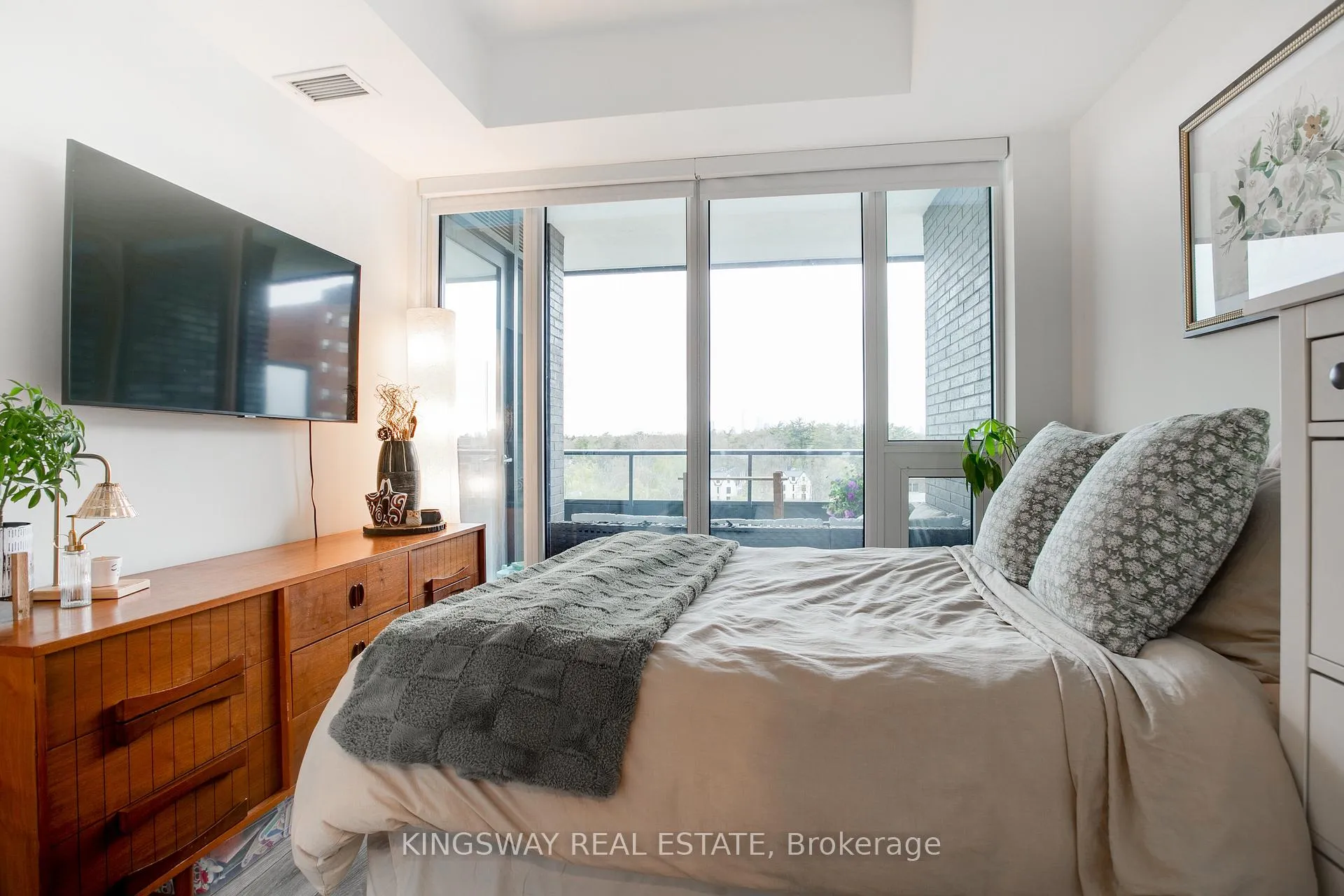 Photo 19 of 21 Park Street, Mississauga, Port Credit — HOMEH