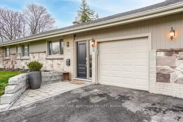 Photo 2 of 8 Sora Drive, Mississauga, Streetsville — HOMEH