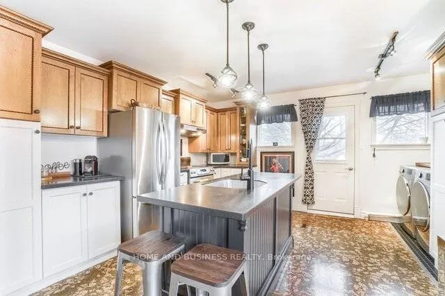 Photo 10 of 8 Sora Drive, Mississauga, Streetsville — HOMEH
