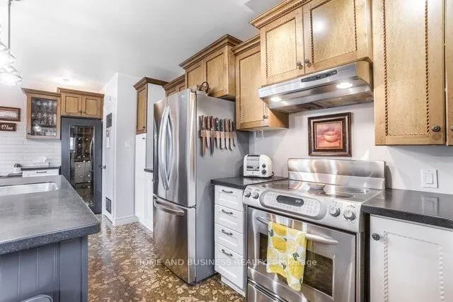 Photo 12 of 8 Sora Drive, Mississauga, Streetsville — HOMEH