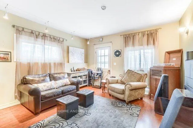 Photo 14 of 8 Sora Drive, Mississauga, Streetsville — HOMEH