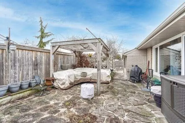 Photo 23 of 8 Sora Drive, Mississauga, Streetsville — HOMEH