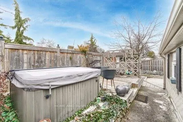 Photo 25 of 8 Sora Drive, Mississauga, Streetsville — HOMEH