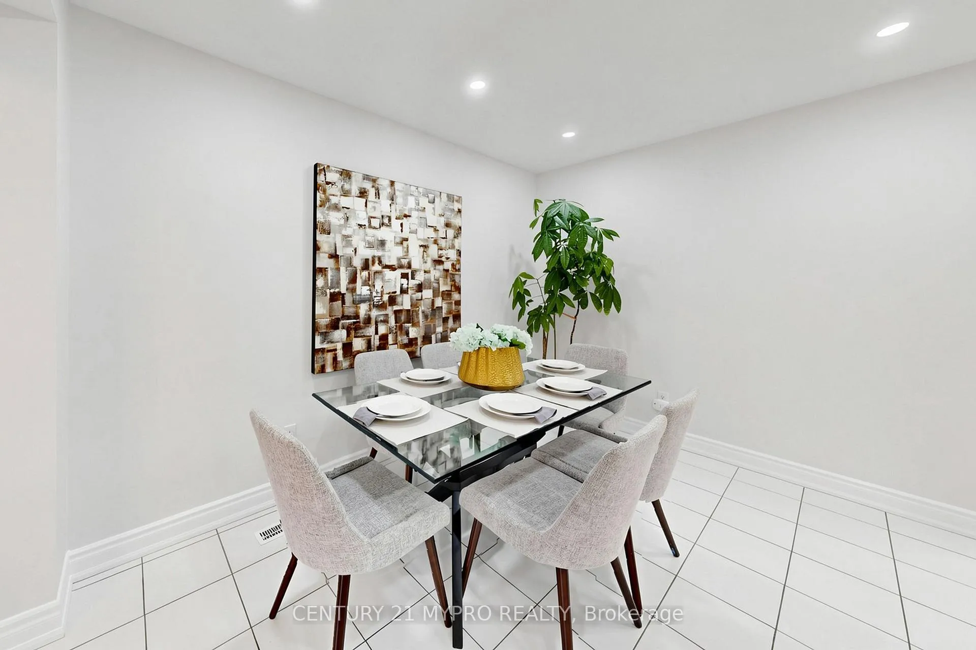 Photo 7 of Unit 77, 455 Apache Court, Mississauga, Hurontario — HOMEH