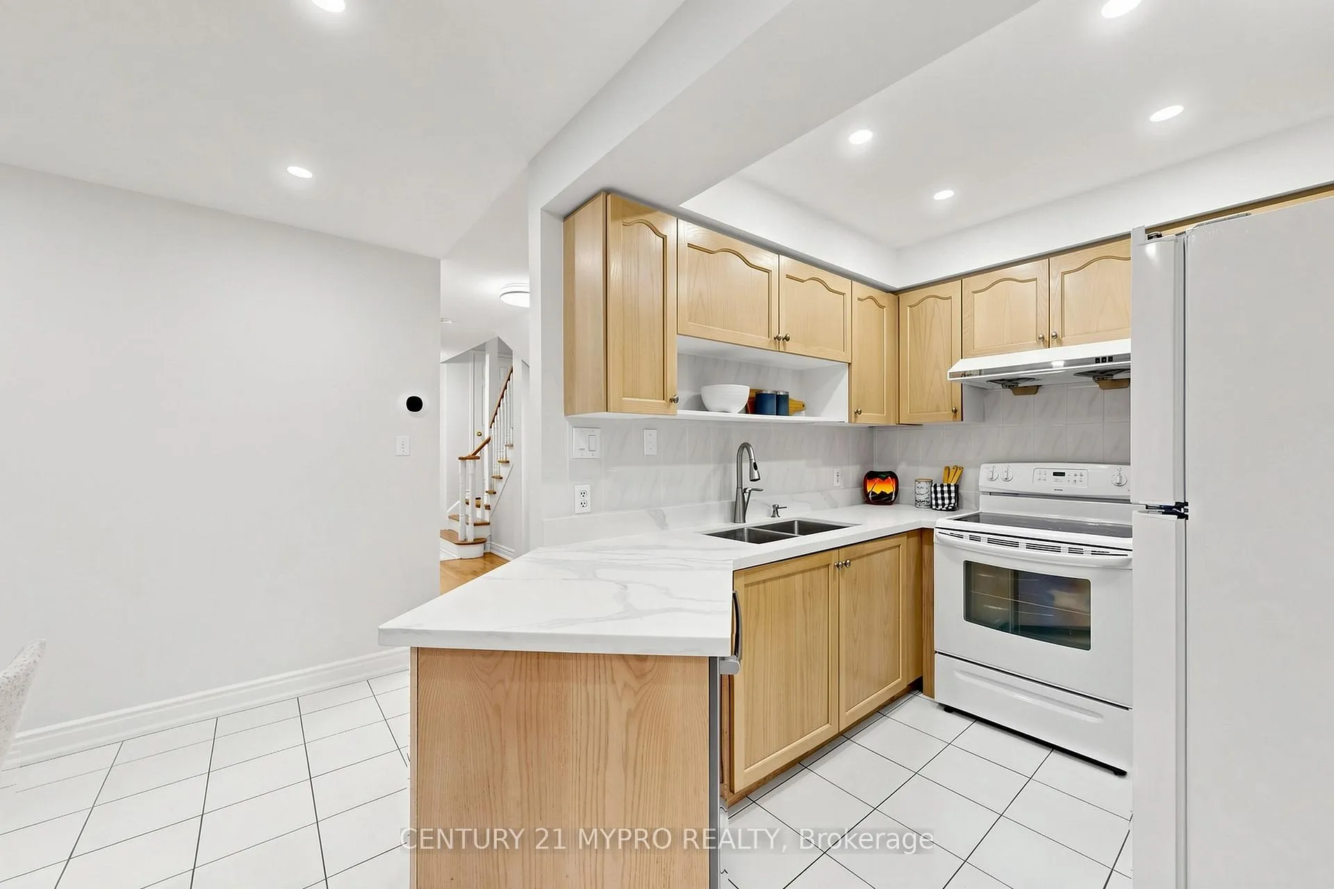 Photo 8 of Unit 77, 455 Apache Court, Mississauga, Hurontario — HOMEH