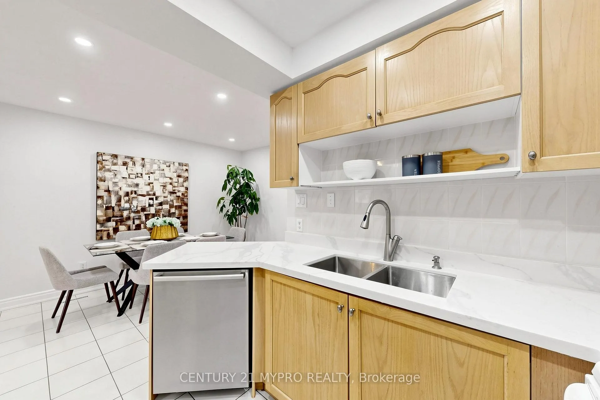 Photo 9 of Unit 77, 455 Apache Court, Mississauga, Hurontario — HOMEH