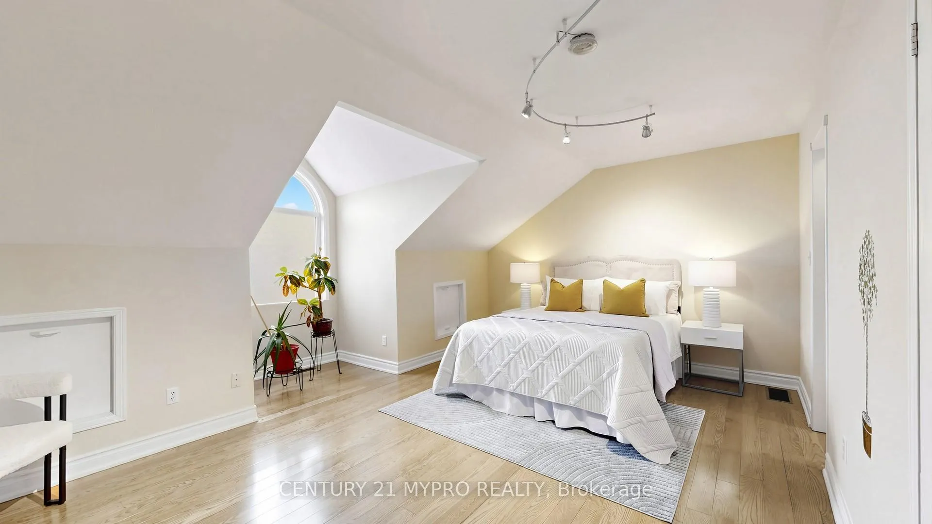 Photo 21 of Unit 77, 455 Apache Court, Mississauga, Hurontario — HOMEH