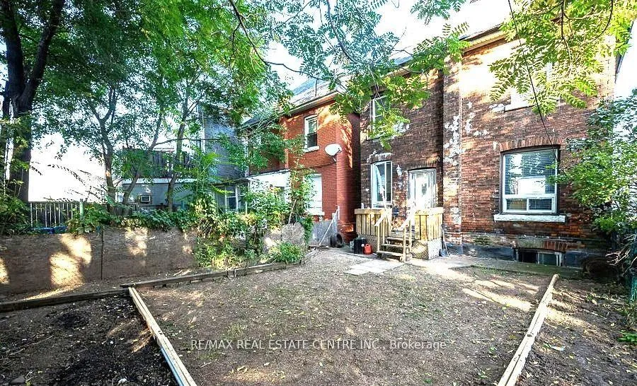 Photo 3 of 439 Wentworth St N, Hamilton, Industrial Sector — HOMEH