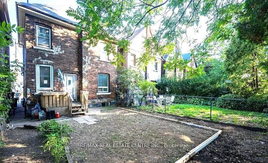 Photo 5 of 439 Wentworth St N, Hamilton, Industrial Sector — HOMEH