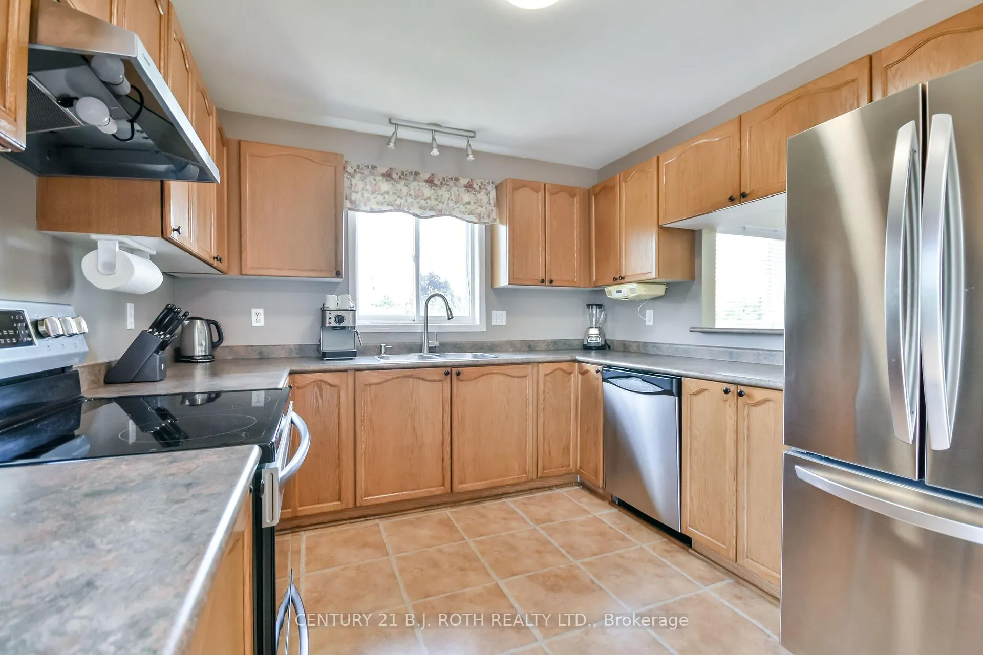 Photo 5 of 127 Golden Meadow Road, Barrie, Bayshore — HOMEH