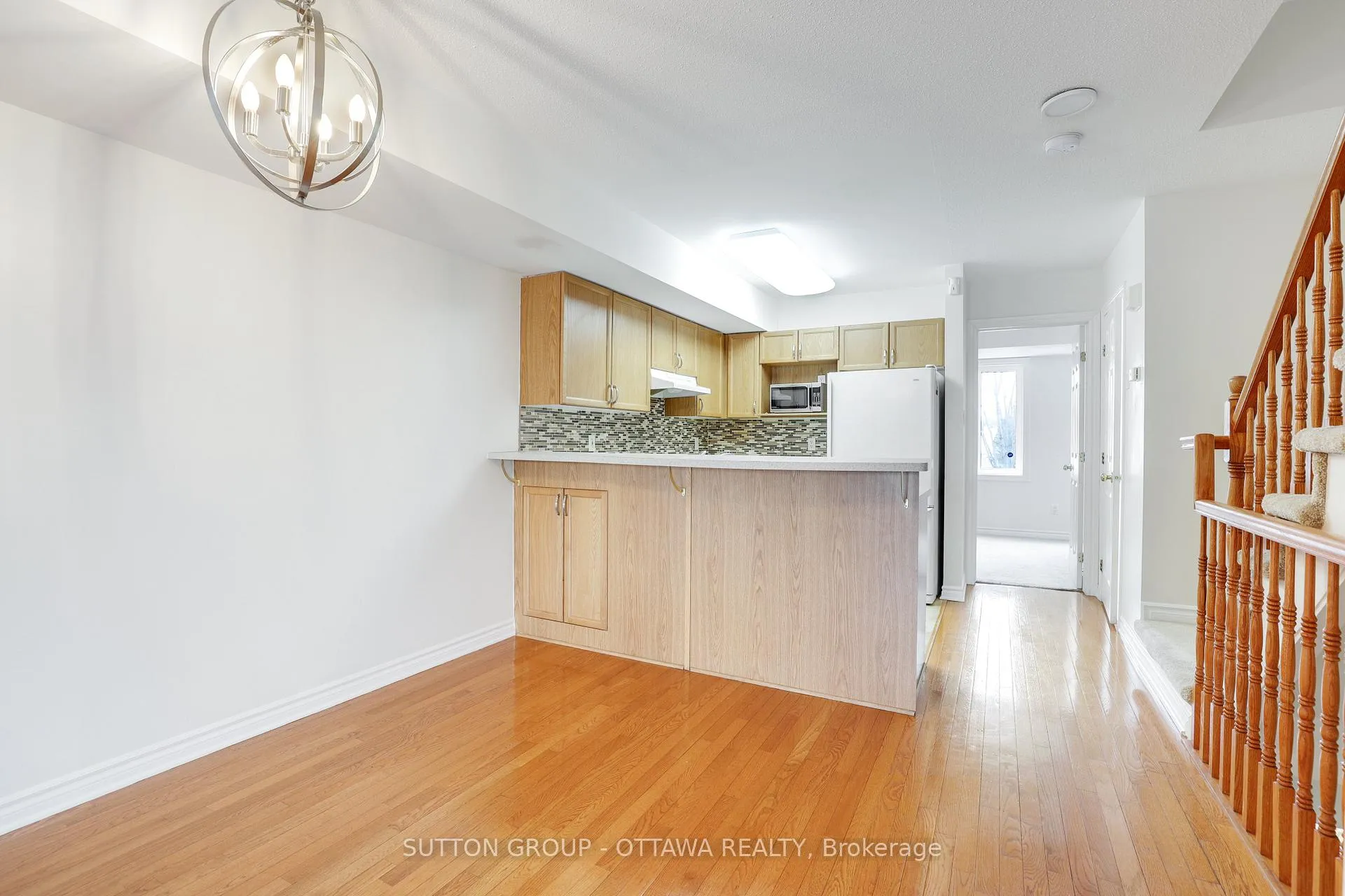 Photo 5 of 115 Tall Pines Private, Ottawa, Leslie Park — HOMEH