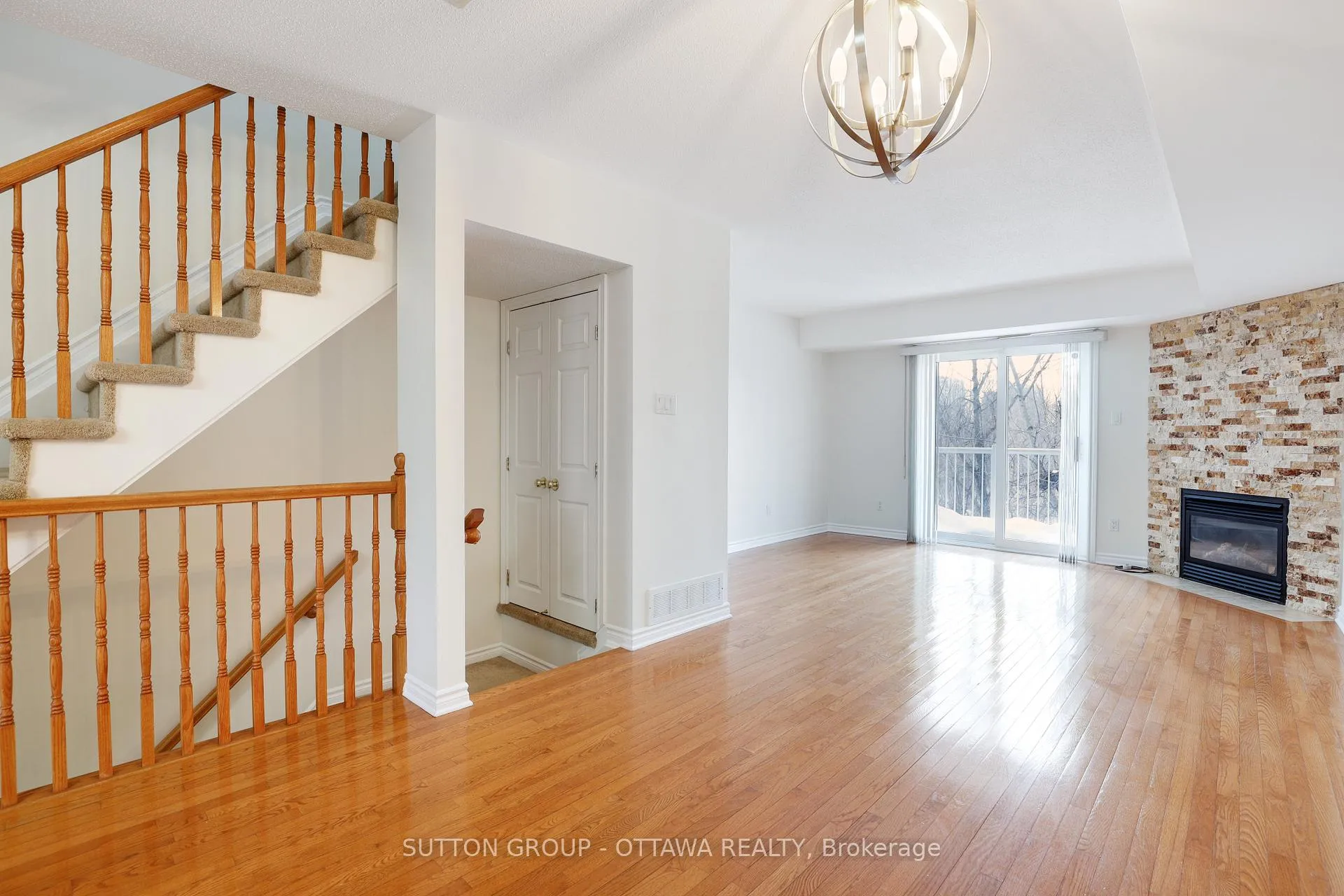 Photo 6 of 115 Tall Pines Private, Ottawa, Leslie Park — HOMEH