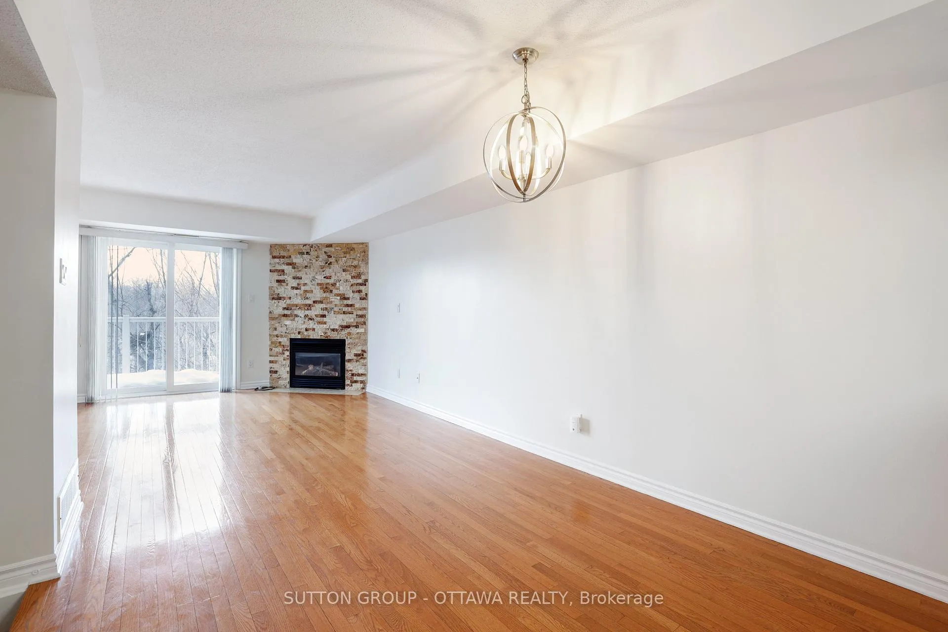 Photo 7 of 115 Tall Pines Private, Ottawa, Leslie Park — HOMEH