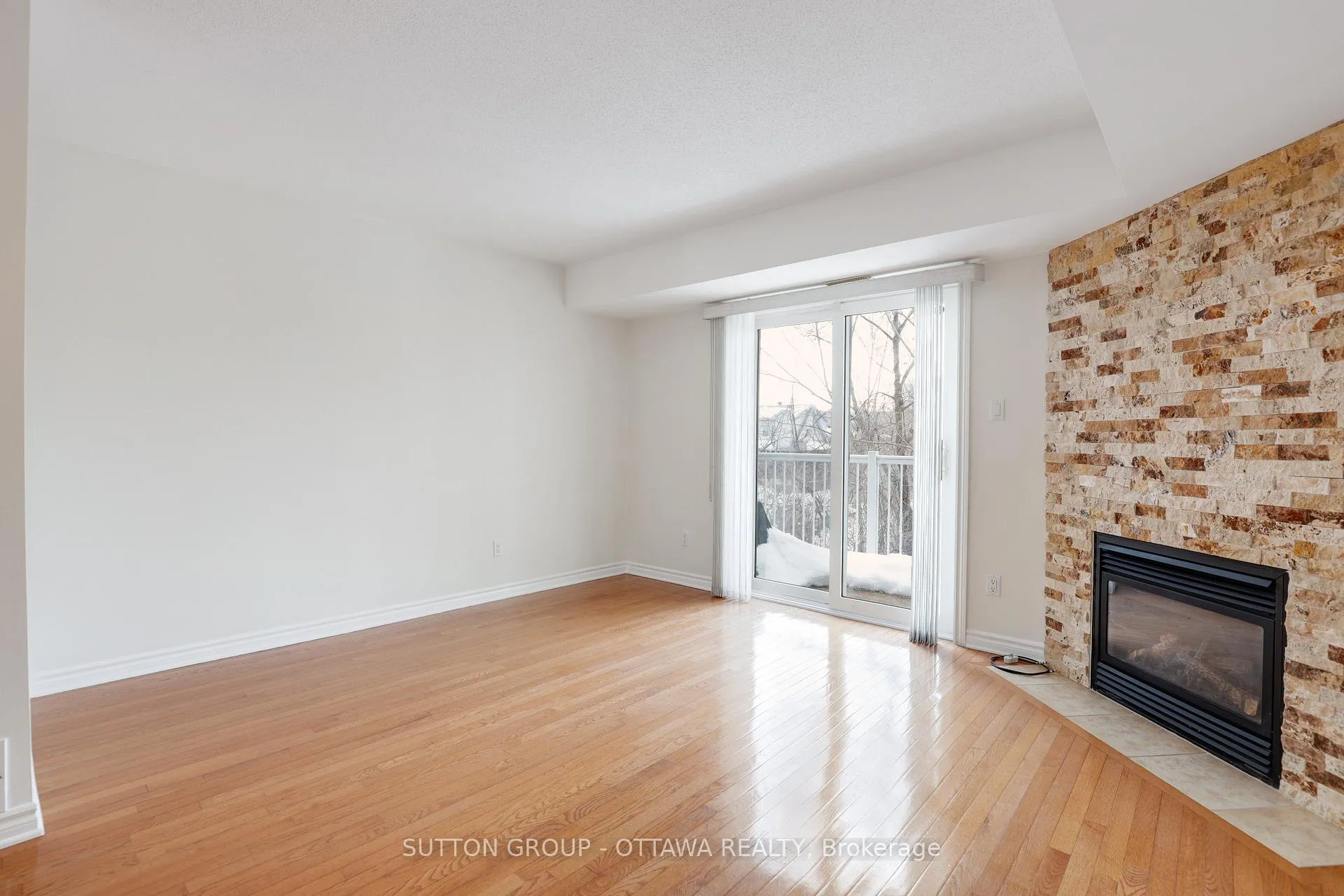 Photo 9 of 115 Tall Pines Private, Ottawa, Leslie Park — HOMEH