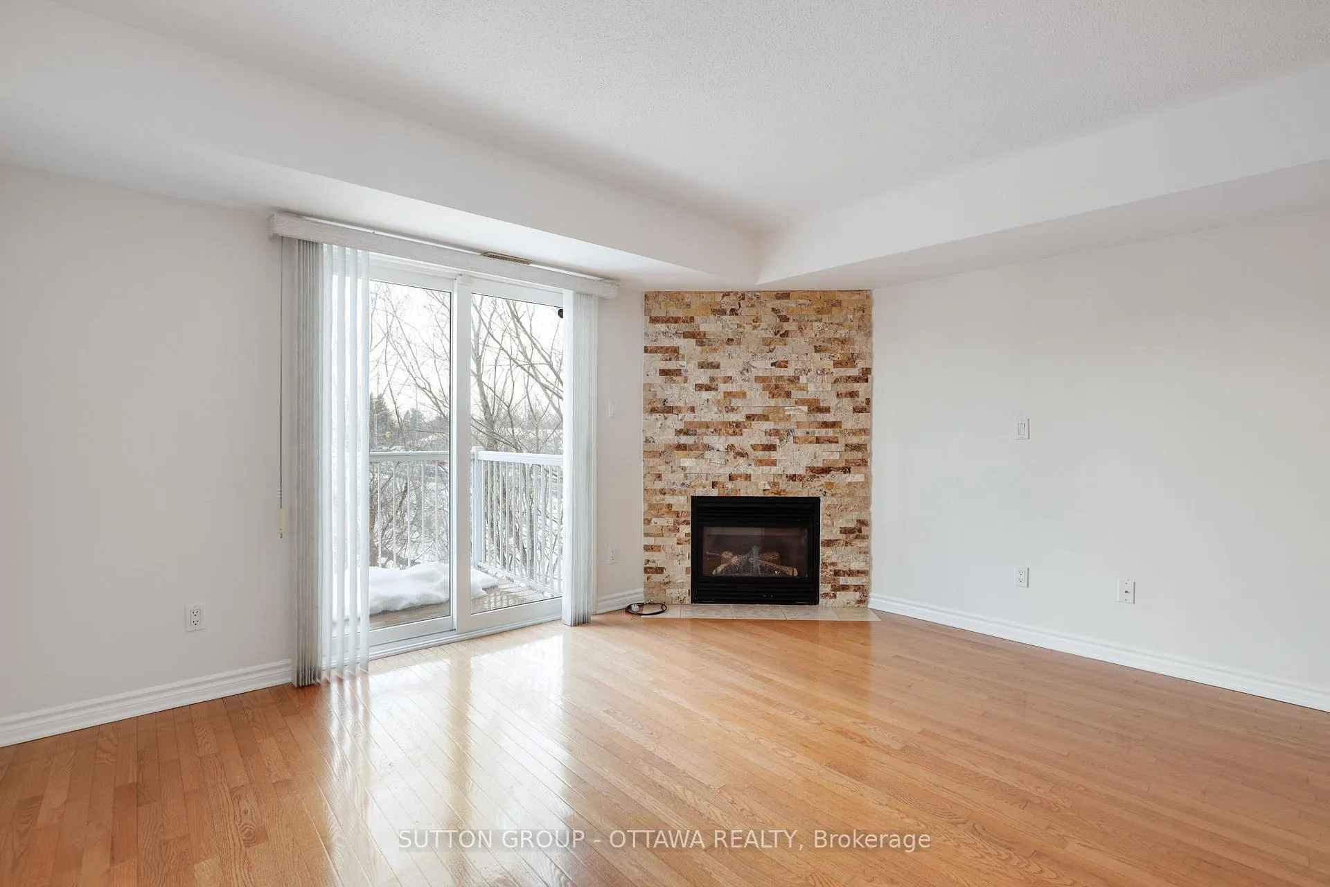 Photo 15 of 115 Tall Pines Private, Ottawa, Leslie Park — HOMEH
