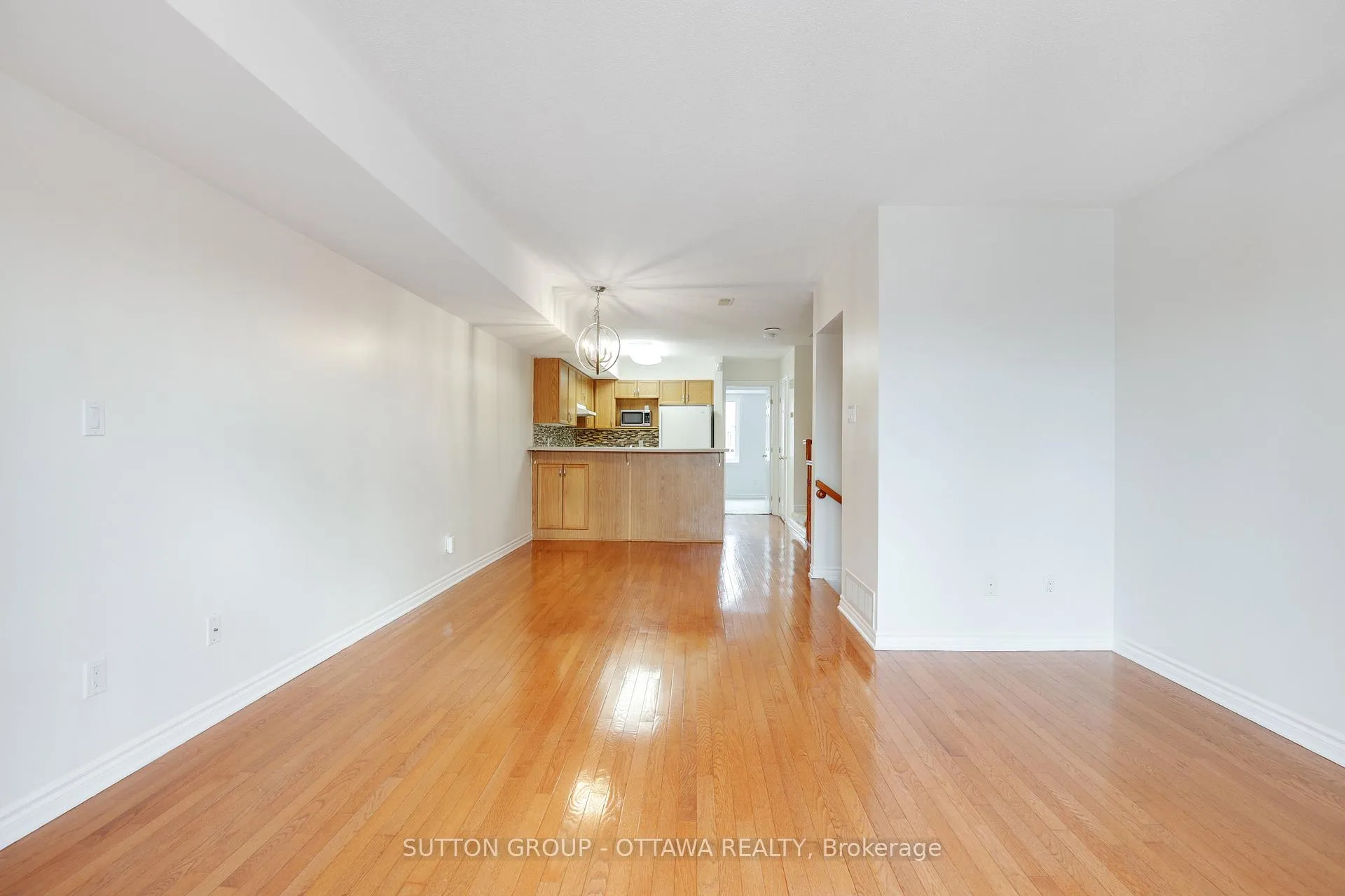 Photo 16 of 115 Tall Pines Private, Ottawa, Leslie Park — HOMEH