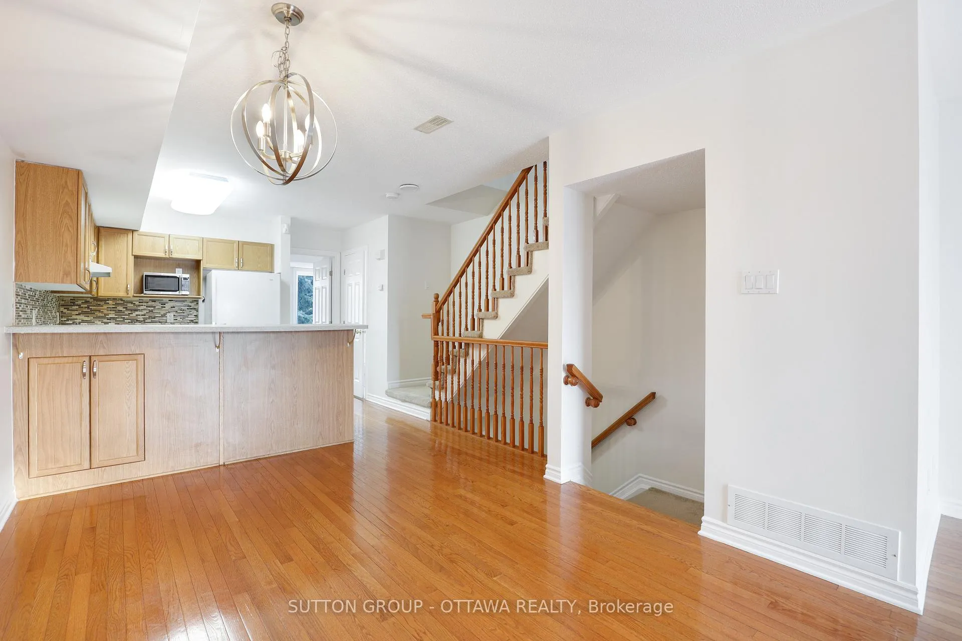 Photo 17 of 115 Tall Pines Private, Ottawa, Leslie Park — HOMEH