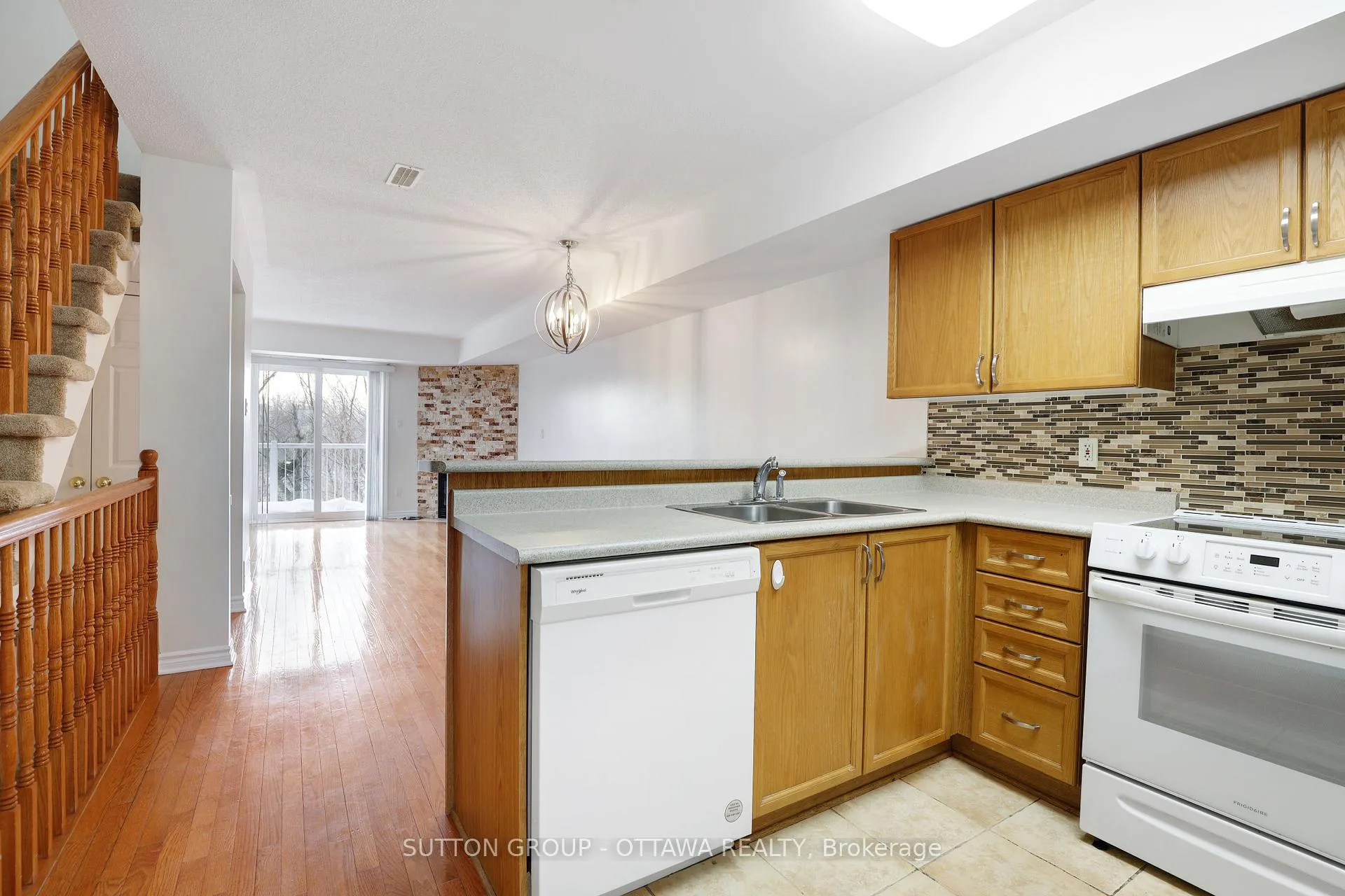 Photo 18 of 115 Tall Pines Private, Ottawa, Leslie Park — HOMEH
