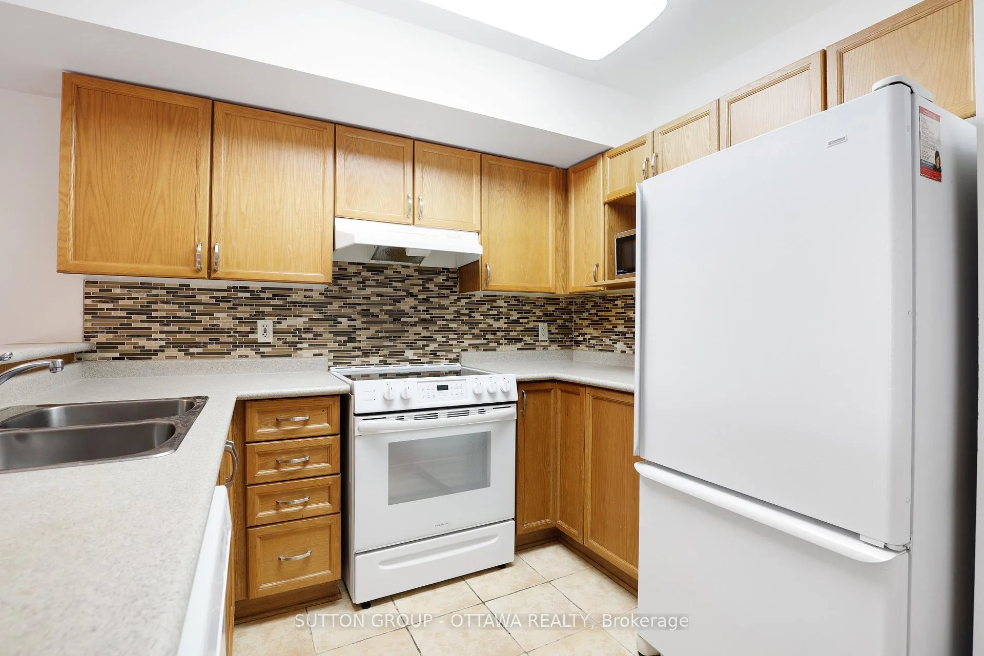 Photo 19 of 115 Tall Pines Private, Ottawa, Leslie Park — HOMEH