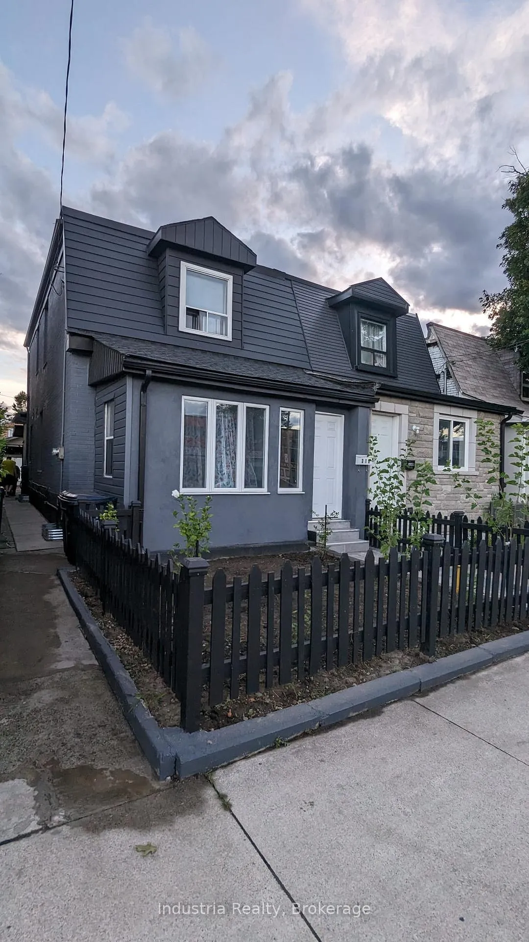 Photo of 310 Weston Road