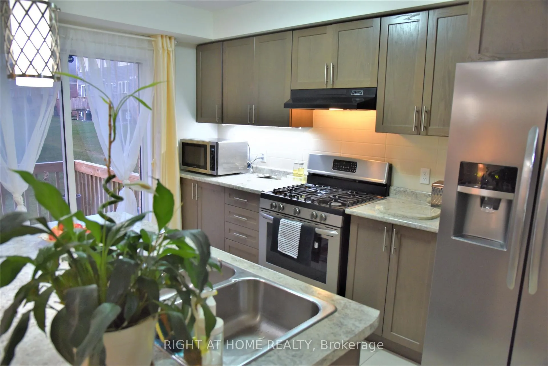 Photo 5 of 98 Nearco Gate, Oshawa, Windfields — HOMEH