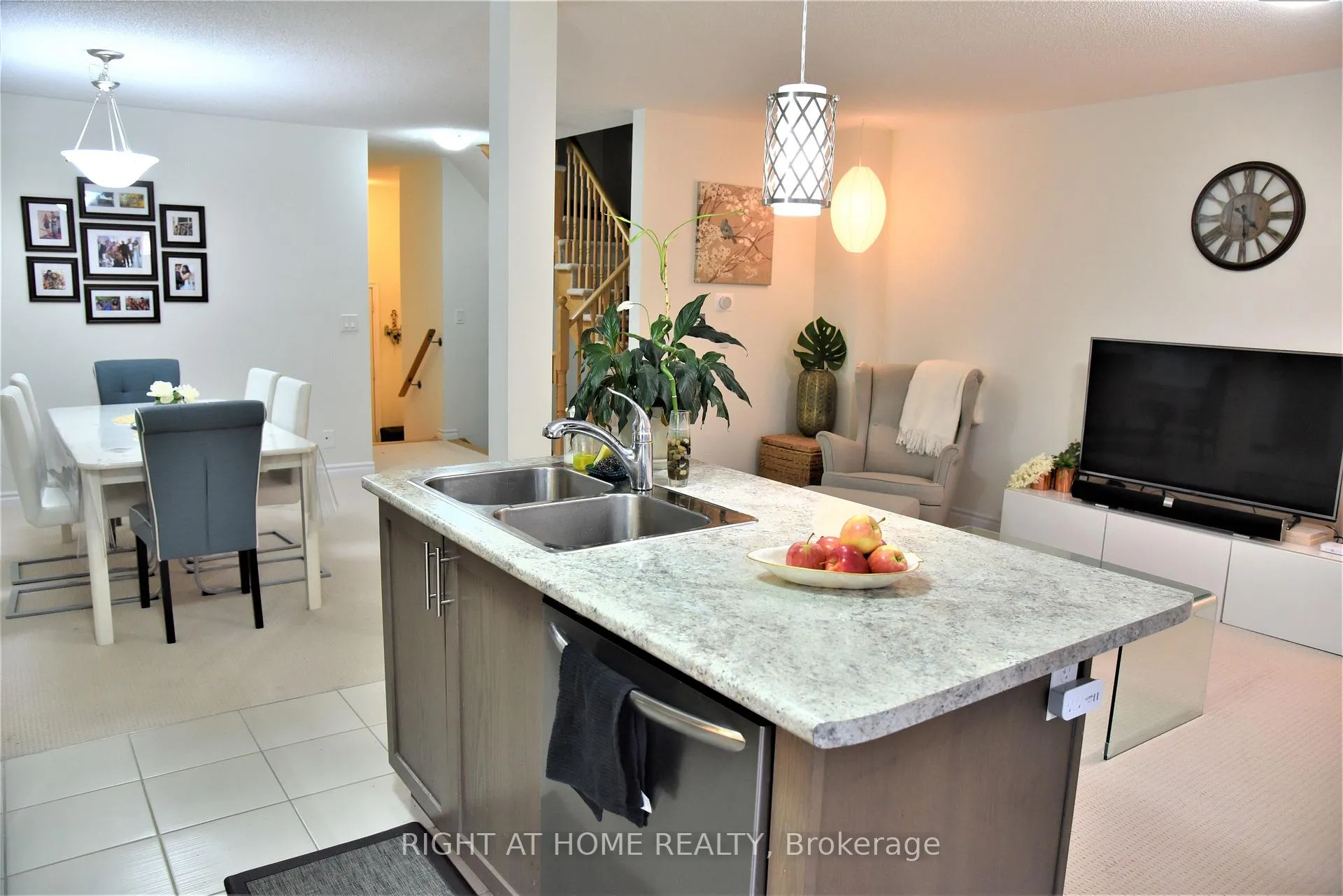 Photo 7 of 98 Nearco Gate, Oshawa, Windfields — HOMEH