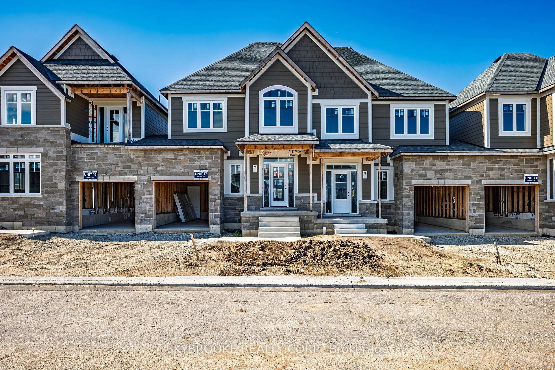 Photo 1 of 190 Crosswinds Boulevard, Blue Mountains — HOMEH